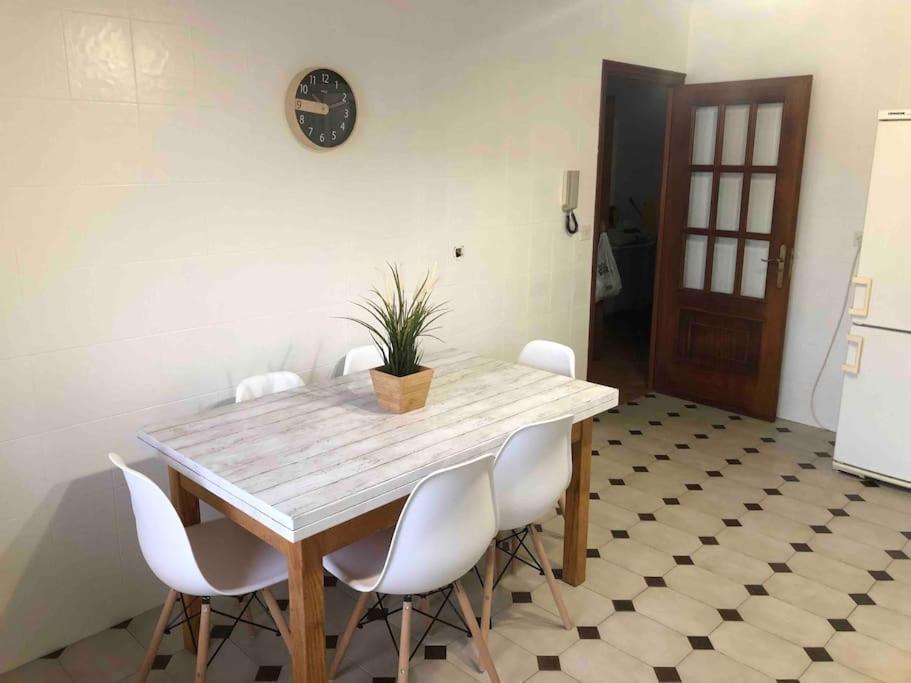 Vivienda Amplia Y Luminosa A Escasos Metros De La Playa De Cangas. 외부 사진